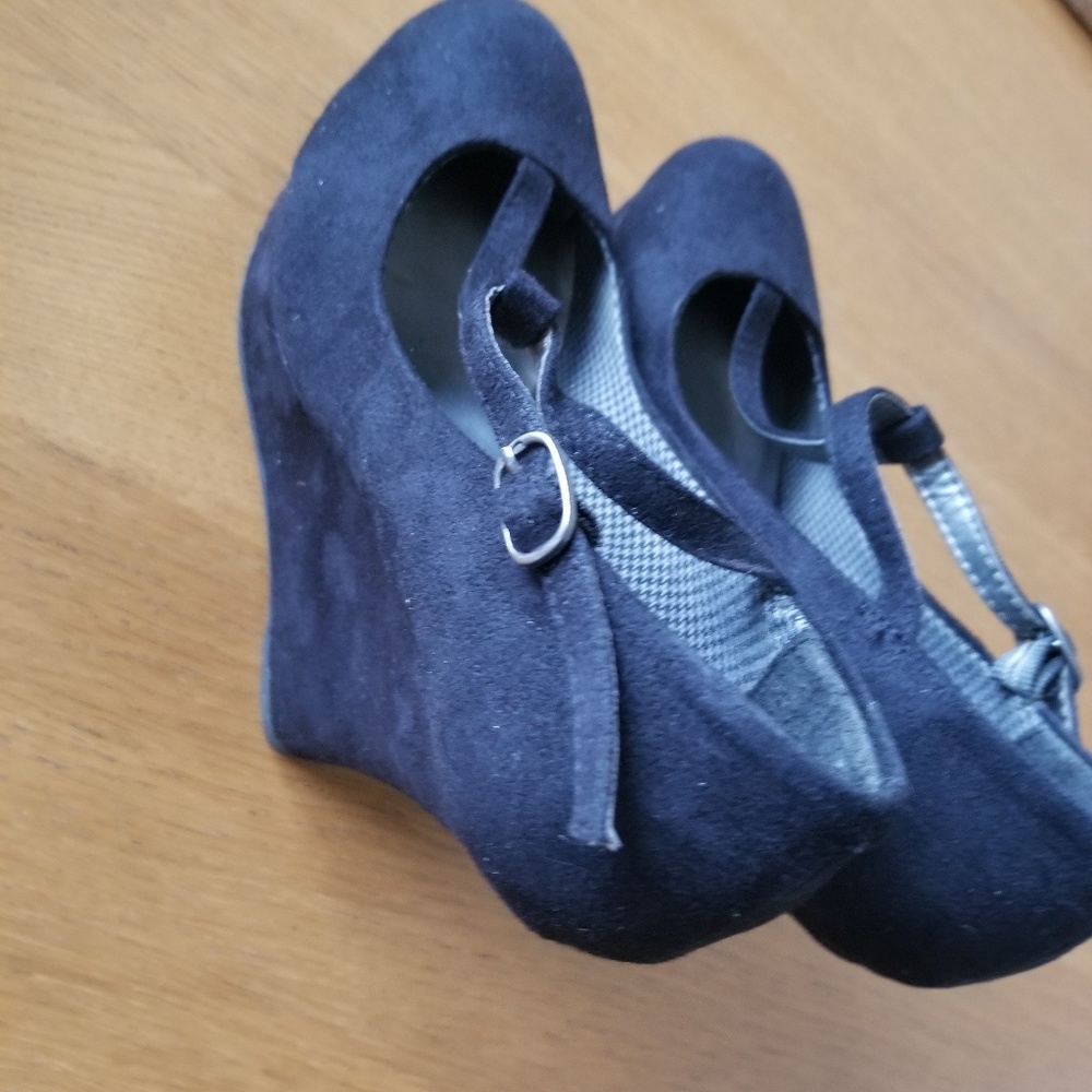Shoes - Picture 3 of 3
